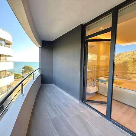 Currila White Hill Durres